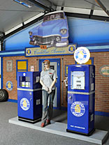 Die American Warehouse Oldtimerhalle