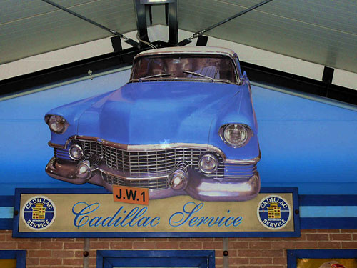 American Warehouse - Oldtimer Garage & Kulissenbau