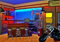 Blau beleuchtete Retro-Bar mit Motorrad und amerikanischer Wandgestaltung